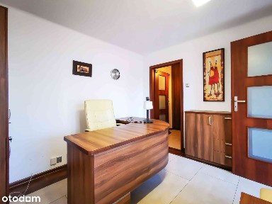 Idealne miejsce na biuro, kancelarię, gabinet.