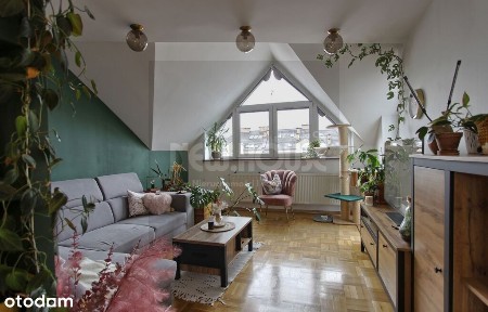 Mieszkanie 2 poziomowe z balkonem w niskim bloku