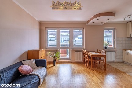 Dwa pokoje na Jeżewskiego z dużym balkonem