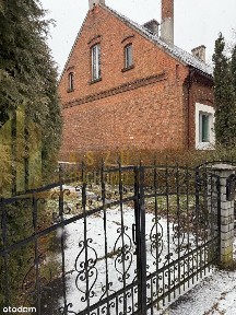 Na sprzedaż - Połowa domu w spokojnej okolicy