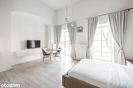 Kawalerka w centrum - budynek loftowy - wysokie sufity