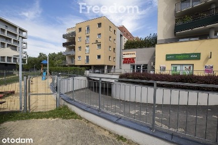 Miejsce postojowe w hali garażowej w centrum
