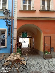 Lokal na parterze z witryną w Starym Mieście