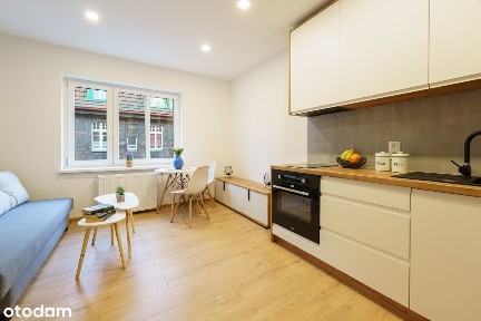 Nowoczesna kawalerka dostępna od zaraz przy UE! Internet w cenie