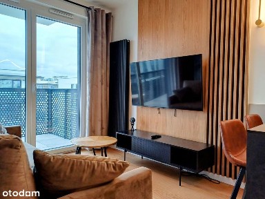 Nowe studio z garażem i balkonem (114)