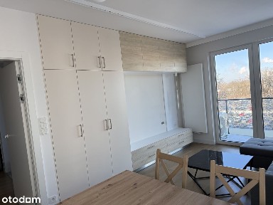 Nowoczesne 3-pokojowe mieszkanie z balkonem na Pradze