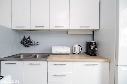 Zyskaj przestrzeń: Dwustronne mieszkanie z balkonem i dużą piwnicą :D