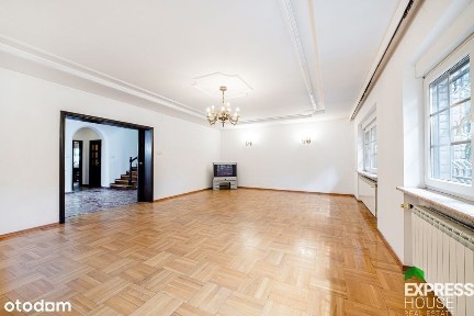 Luboń funkcjonalny dom z basenem