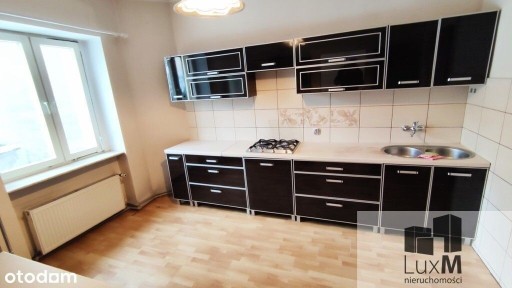 4 pokoje,98m2, centrum miasta, parter.