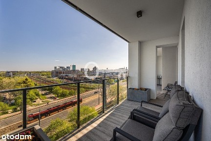Apartament z dużym tarasem i miejscami postojowymi
