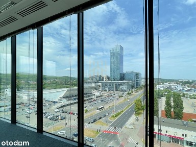 Biuro bezpośrednio przy stacji SKM