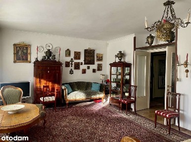 4 ciche pokoje. Oddzielna kuchnia. Duży balkon