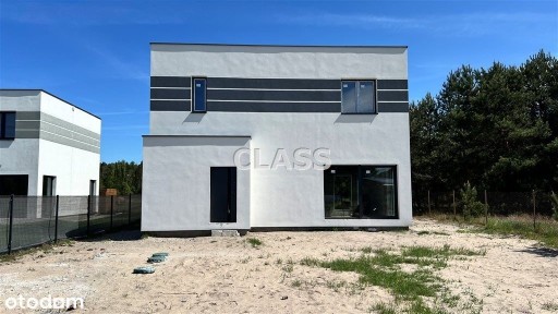 Ciekawy dom, kameralna okolica.