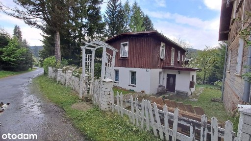 Dom w cichej i urokliwej okolicy.