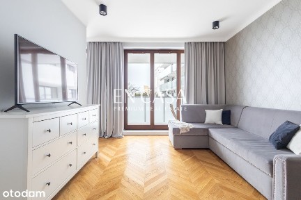 Wyjątkowe studio w budynku apartamentowym, Wola