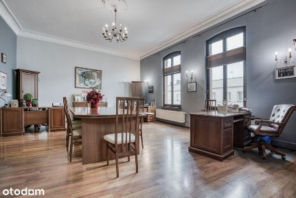 Przestronny i stylowy lokal w Centrum miasta !