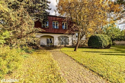 Przestronny dom na biuro i mieszkanie, ogród