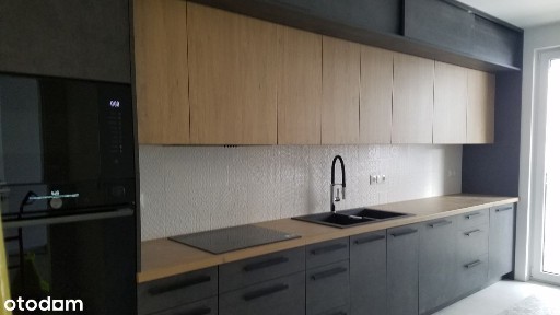 3 pokoje, 2 łazienki, kuchnia, 1 miejsce w garażu, balkon