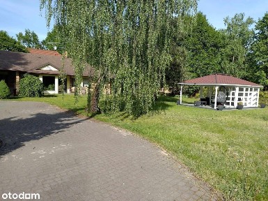 Dom wolnostojący z garażem i strychem w Łomiankach