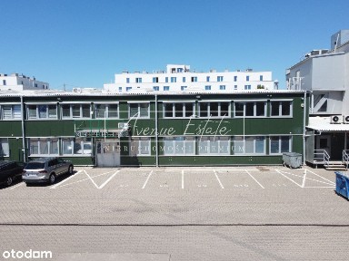 Magazyn z zapleczem i biurami / 556 m² / parter