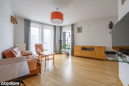 Narożne z pięknymi dużymi oknami w całym mieszkani