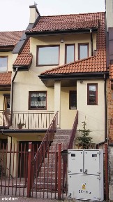 Dom w zacisznej, bezpiecznej i zielonej okolicy z dobrą komunikacją.