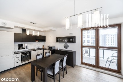 La Proximité - metro Młociny i las za oknem