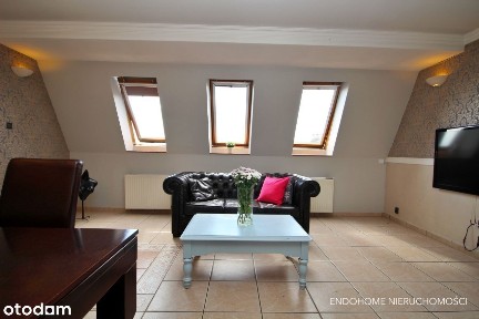 Komfortowe przestronne z miejscem w hali garażowej