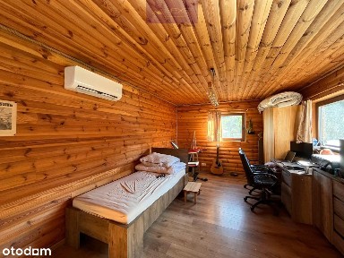 Dom w lesie - światłowód, fotowoltaika, Natura 2000