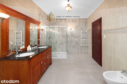 Rezydencja z basenem tuż przy lesie