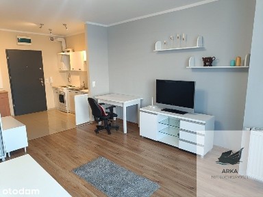 Umeblowana kawalerka z balkonem.