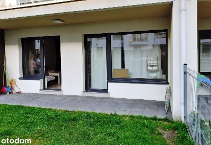 Nowoczesne dwupokojowe mieszkanie z tarasem i ogródkiem