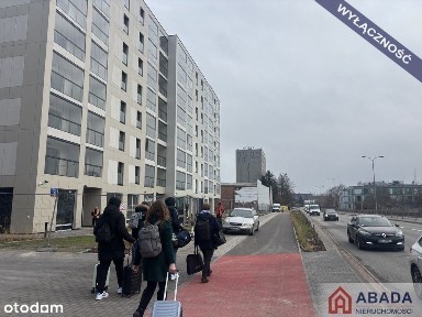 wielkie witryny od ulicy, 1xparking 100tys fitout