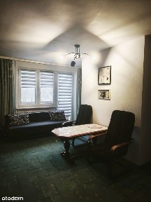 Duża kawalerka, 1 piętro, ogrodzony parking z bramą na pilota.