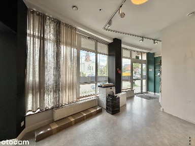 Lokal na parterze z witryną / Klecina / 124 m2
