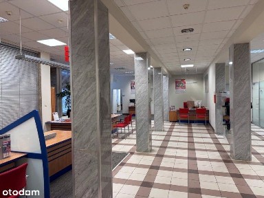 W niedalekiej odległości od rynku miejskiego.