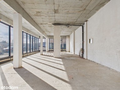 Sprawdź - lokal z witryną w stanie deweloperskim