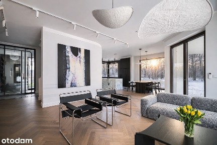 Contemporary Residence on 4,100 m² of Private Grounds | Nature & City