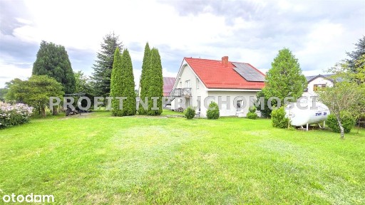 Dom wolnostojący z użytkowym poddaszem i garażem