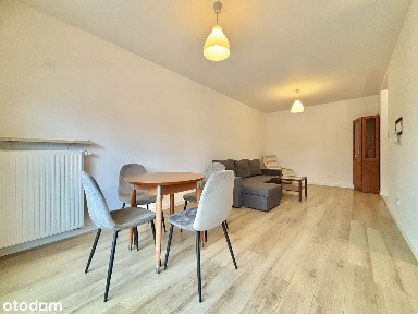 Dwupokojowe mieszkanie 50 mkw z garażem i balkonem niedaleko SKM