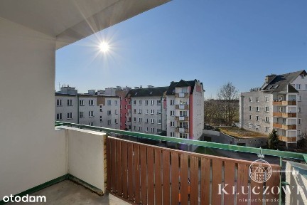 2 pokoje, ul. Lotników, duży balkon.