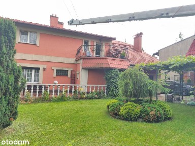 Solidnie zbudowany dom w dobrej lokalizacji.