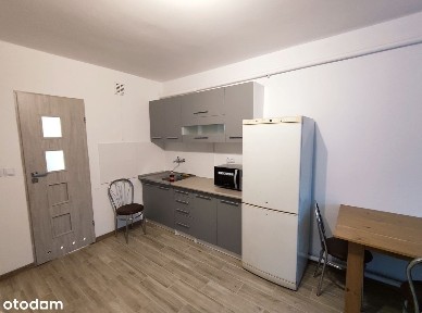 Wynajmę umeblowana kawalerkę w domu, z odrębnym wejściem