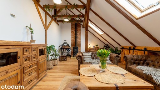 Zachwyca od wejścia.