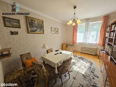 Trzy duże pokoje (68m2) do remontu z parkingiem