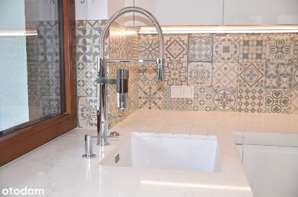 Słoneczny duży ok. 40m2 Salon + 2balkony + Hala Garażowa +blisko METRO