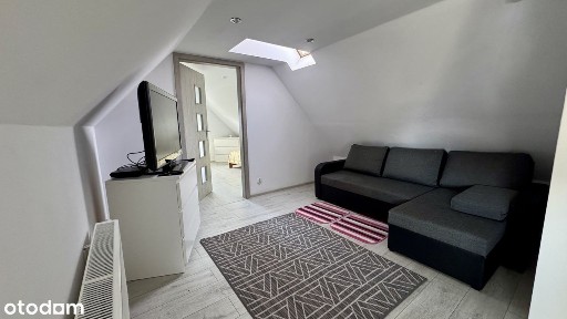 Przestronne mieszkanie na ostatnim piętrze - komfort i prywatność!