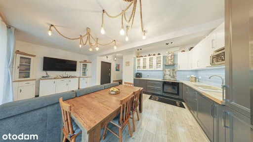 89m2 bez skosów, 2 tarasy, 2 miejsca postojowe.