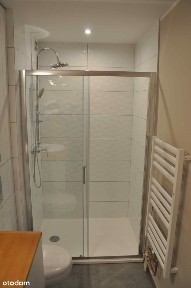 Bezpośrednio 2 niezależne pokoje z balkonem