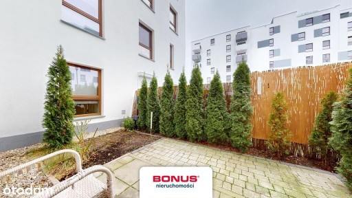 Dwupokojowy apartament z ogródkiem i parkingiem.